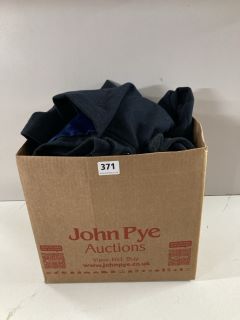 A BOX OF ASSORTED MENS AND WOMENS CLOTHING MAINLY UNSEALED