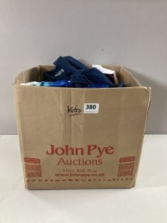 A BOX OF ASSORTED MENS AND WOMENS CLOTHING MAINLY UNSEALED