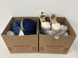 QTY OF ASSORTED ITEMS INC EVERYDAY PLATFORM SANDALS SIZE:5