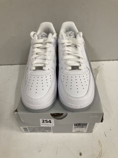 NIKE AIR FORCE 1 SIZE : 6.5