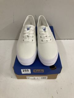 KEDS TRIPLE CVO OC WHITE TRAINERS SIZE : 5