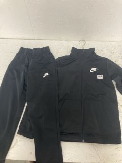 NIKE KIDS TRACKSUIT SIZE : M