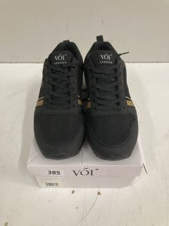 VOI LONDON EARL STREET TRAINERS SIZE : 11