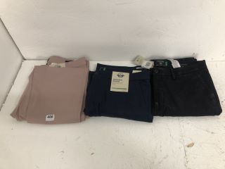 QTY OF DOCKERS TROUSERS INC SIZE : XL