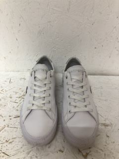 LACOSTE TRAINERS SIZE : 5