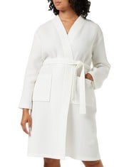 QTY OF ITEMS TO INCLUDE X20 ASSORTED CLOTHING TO INCLUDE IRIS & LILLY WOMEN'S SHORT COTTON WAFFLE DRESSING GOWN, WHITE, 10, AMAZON ESSENTIALS MEN'S FULL-ZIP COTTON JUMPER, LIGHT GREY HEATHER, L.