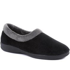 QTY OF ITEMS TO INCLUDE 5X ASSORTED SHOES TO INCLUDE PAVERS WOMEN'S FLUFFY SANDALS IN BLACK - FAUX FUR SLIP-ONS SLIPPERS OFFERING WARMTH AND COMFORT - DISTINCTIVE FUR COLLAR DESIGN - SIZE UK 7 / EU 4