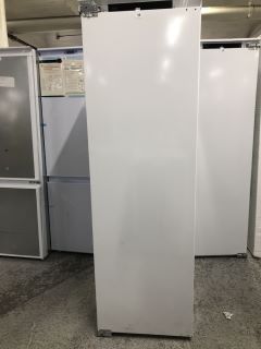 AEG INTEGRATED FRIDGE MODEL: SKE818E1DC