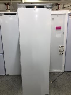 AEG INTEGRATED FRIDGE MODEL: SKE818E1DC