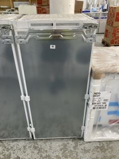 NEFF INTEGRATED FRIDGE MODEL: KI1413F30G