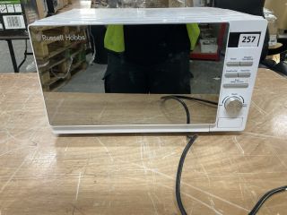 RUSSELL HOBBS FREESTANDING REFLECTIVE DOOR MICROWAVE IN WHITE