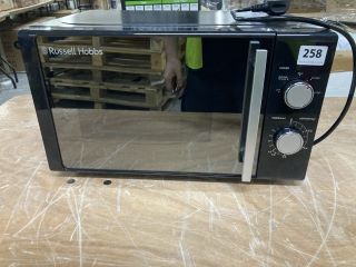 RUSSELL HOBBS FREESTANDING MANUAL MICROWAVE IN BLACK