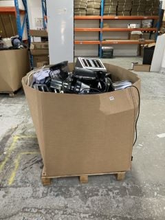 PALLET OF ASSORTED SMALL KITCHEN APPLIANCES