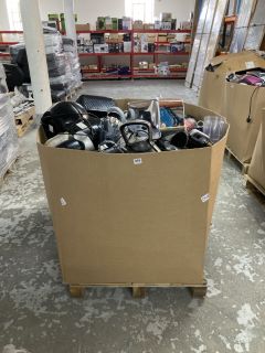 PALLET OF ASSORTED SMALL KITCHEN APPLIANCES