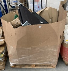 PALLET OF ASSORTED ITEMS TO INCLUDE FOLDABLE GARDEN CHAIR IN BLACK