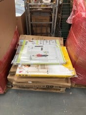 PALLET OF ASSORTED SAFETY GATES TO INCLUDE LINDAM SURE SHUT AXIS SAFETY GATE