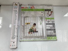 CAGE OF ASSORTED SAFETY GATES TO INCLUDE MUNCHKIN SURE SHUT SAFETY GATE (CAGE NOT INCLUDED)