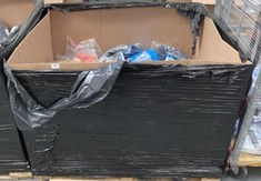 PALLET OF ASSORTED ITEMS TO INCLUDE FLASH SPEED MOP WET CLOTH REFILLS