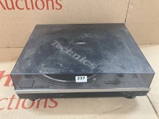 TECHNICS PROFESSIONAL DIRECT-DRIVE TURNTABLE