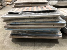 PALLET OF BED BASES AND UPHOLSTERED BASES OF DIFFERENT MODELS AND SIZES INCLUDING UPHOLSTERED BASE MODEL VALLEY 150 X 190 (MAY BE BROKEN OR INCOMPLETE).