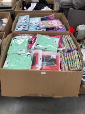 PALLET OF A VARIETY OF TABLET CASES IN VARIOUS MODELS AND SIZES.