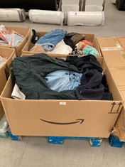 PALLET WITH A LOT OF CLOTHES OF DIFFERENT BRANDS AND MODELS INCLUDING GREEN TROUSERS SIZE S .