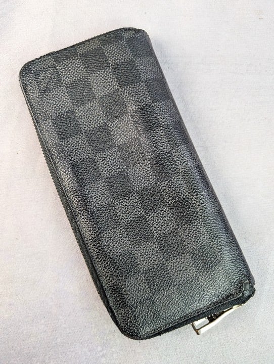 Louis Vuitton Damier Graphite Zippy Wallet Vertical Wallet, Dimensions 20x9.5x2cm(Approx) (VAT ONLY PAYABLE ON BUYERS PREMIUM)