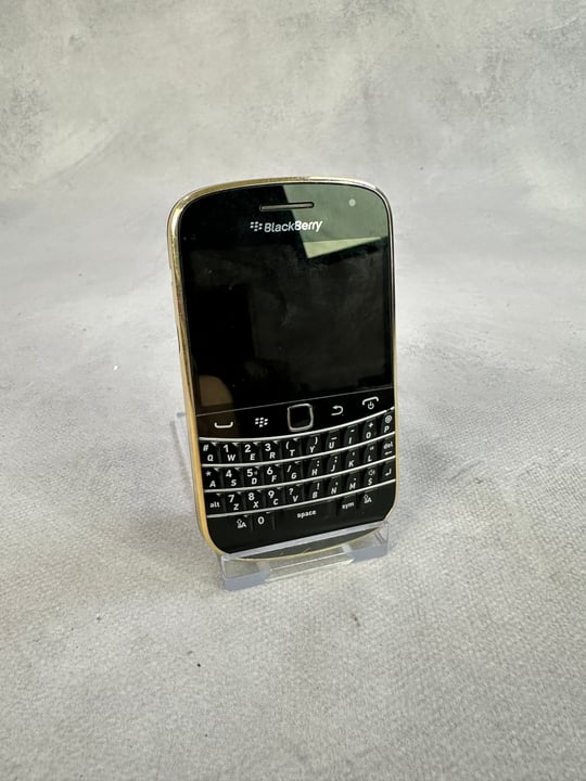 Blackberry Bold 32Gb Smartphone In Black/Gold. (Unit Only)  [JPTN40906] (VAT ONLY PAYABLE ON BUYERS PREMIUM)