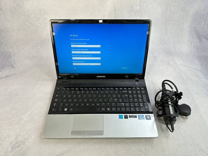 Samsung Notebook 512Gb Laptop In Silver/Black: Model No Np300E5A (Unit Only With Charge Unit). Intel Core I5-2450M @ 2.50Ghz, 6Gb Ram,   [JPTN40899] (VAT ONLY PAYABLE ON BUYERS PREMIUM)