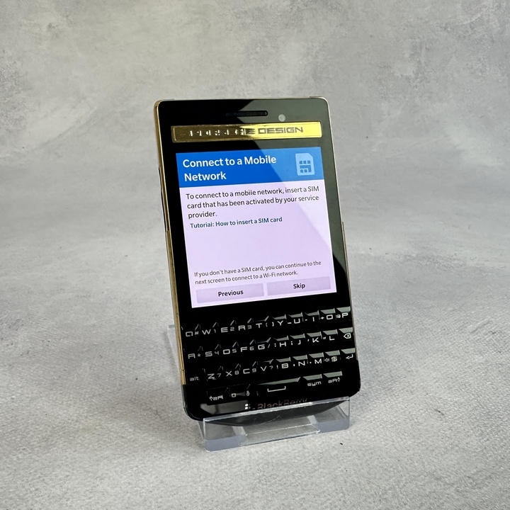 Blackberry Porsche Design 32Gb Smartphone In Black/Gold. (Unit Only)  [Jptn40907]  (VAT ONLY PAYABLE ON BUYERS PREMIUM)