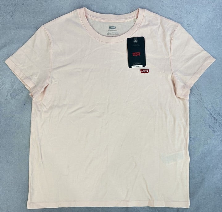 LEVI'S T-Shirt With Tags - Size M  (MPSS03115115) (VAT ONLY PAYABLE ON BUYERS PREMIUM)