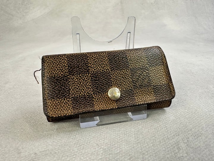 Louis Vuitton Key Holder, Dimensions 10x6cm(Approx) (VAT ONLY PAYABLE ON BUYERS PREMIUM)