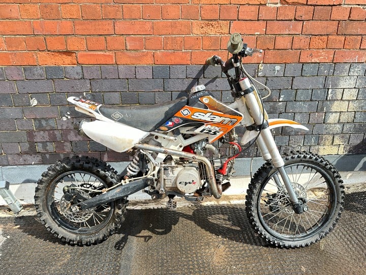 Slam MXR 125 Dirt Bike, No Chain And Parts Missing (Damaged) (VAT ONLY PAYABLE ON BUYERS PREMIUM)