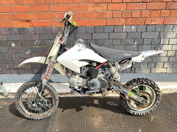 Stomp Racing 125 Dirt Bike, Parts Missing (Damaged) (VAT ONLY PAYABLE ON BUYERS PREMIUM)