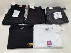 5 X JACK&JONES GARMENTS VARIOUS SIZES AND MODELS INCLUDING WHITE T-SHIRT SIZE M - LOCATION 18A.