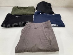 5 X JACK & JONES CLOTHING VARIOUS SIZES AND STYLES INCLUDING GREY TROUSERS SIZE - 32 LOCATION 7A.