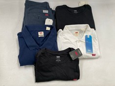 5 X LEVIS BRAND CLOTHING VARIOUS MODELS AND SIZES INCLUDING WHITE POLO SHIRT SIZE M - LOCATION 13A.