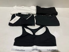 5 X CALVIN KLEIN CLOTHING ITEMS VARIOUS SIZES AND MODELS INCLUDING BLACK POLO SHIRT SIZE - L LOCATION 19A.