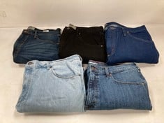 5 X WRANGLER CLOTHING ITEMS VARIOUS SIZES AND MODELS INCLUDING JEANS SIZE - 46 LOCATION 39A.