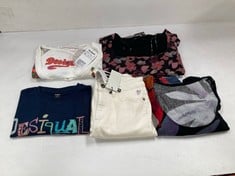 5 X CLOTHING ITEMS OF VARIOUS SIZES AND PATTERNS INCLUDING WHITE TROUSERS SIZE - 36 LOCATION 39A.