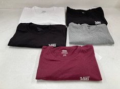 5 X VANS CLOTHING ITEMS VARIOUS SIZES AND MODELS INCLUDING BLACK T-SHIRT SIZE - XL LOCATION 47A.