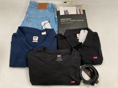 6 X LEVIS BRAND CLOTHING, VARIOUS MODELS AND SIZES INCLUDING BLACK BELT -LOCATION 17A.