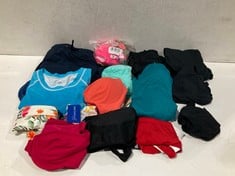 VARIETY OF MEN'S AND WOMEN'S SWIMWEAR VARIOUS SIZES AND MODELS INCLUDING BIKINI SANS COMPLEXE FUCHSIA SIZE S - LOCATION 20A.