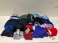 VARIETY OF MEN'S AND WOMEN'S SWIMMING COSTUMES IN VARIOUS SIZES AND MODELS INCLUDING PUMA SWIMMING COSTUME SIZE M - LOCATION 20A.