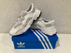 ADIDAS MODEL OZWEEGO TRAINER WHITE SIZE 45 1/3 - LOCATION 12A.