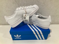 ADIDAS MODEL SUPERSTAR W WHITE TRAINERS SIZE 37 1/3 - LOCATION 12A.