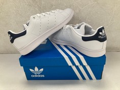 ADIDAS TRAINERS MODEL STAN SMITH WHITE SIZE 36 2/3 - LOCATION 8A.