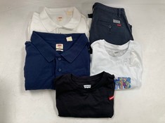 5 X LEVIS GARMENTS VARIOUS MODELS AND SIZES INCLUDING WHITE POLO SHIRT SIZE XXL- LOCATION 25A.