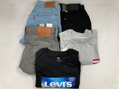 5 X LEVIS GARMENTS VARIOUS MODELS AND SIZES INCLUDING GREY T-SHIRT SIZE XL- LOCATION 25A.