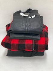 4 X JACKETS VARIOUS BRANDS AND SIZES INCLUDING RED AND BLACK JACKET URBAN CLASSICS SIZE L - LOCATION 46B.